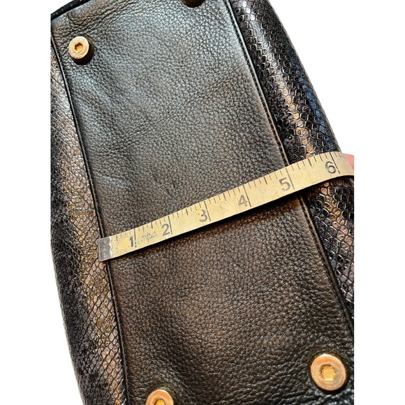 Kelly Wynne I Duffle Dare You Black Serpentine Leather Satchel Handbag Gold Logo - Picture 10 of 16